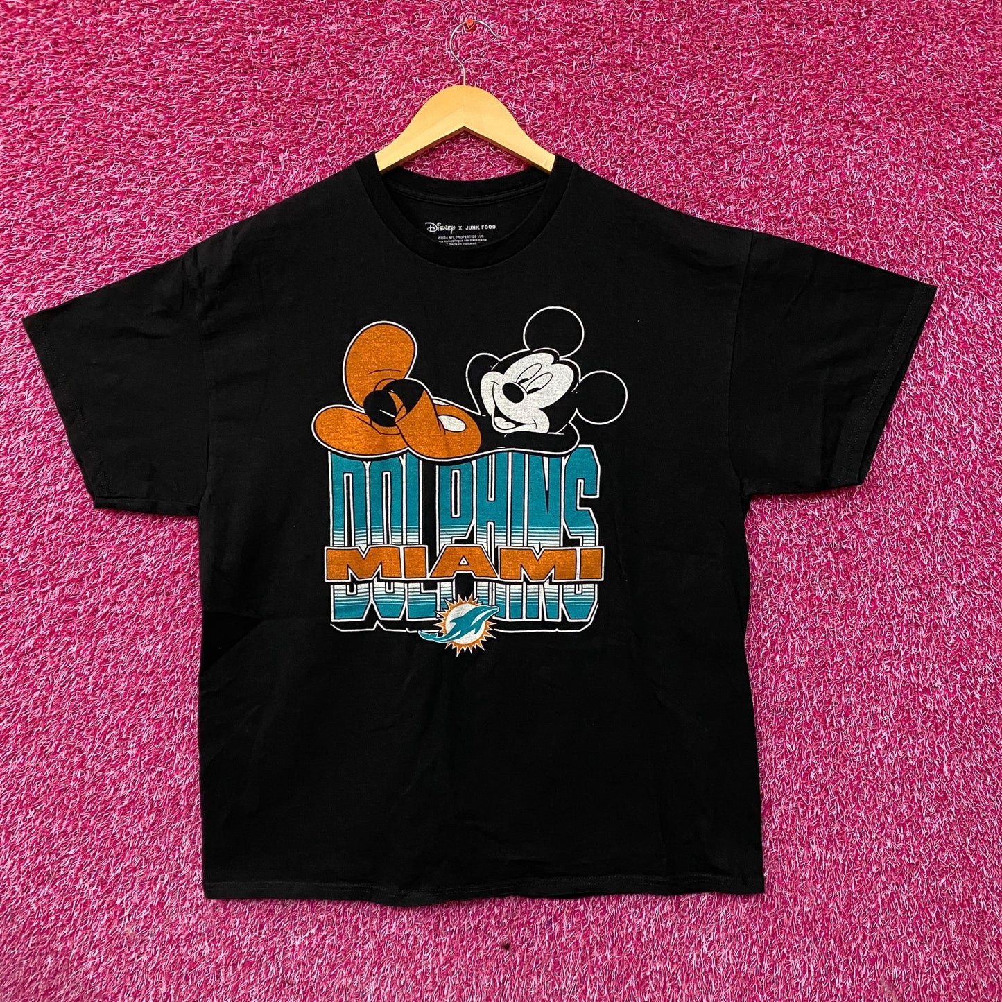 Disney x Junk Food NFL Miami Dolphins Mickey Mouse Kick Back T-Shirt Large