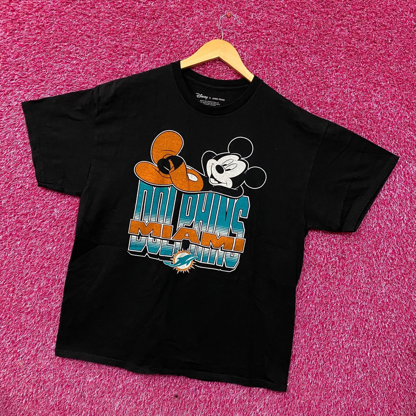Disney x Junk Food NFL Miami Dolphins Mickey Mouse Kick Back T-Shirt Large