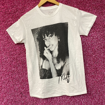 Tyla We Wanna Party Album Poster T-Shirt Extra Small