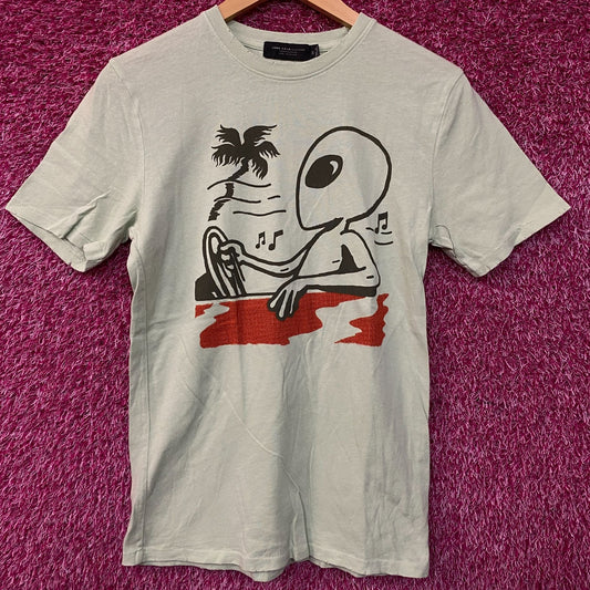 Junk Food Clothing Alien Driving Vintage Style Tee XS
