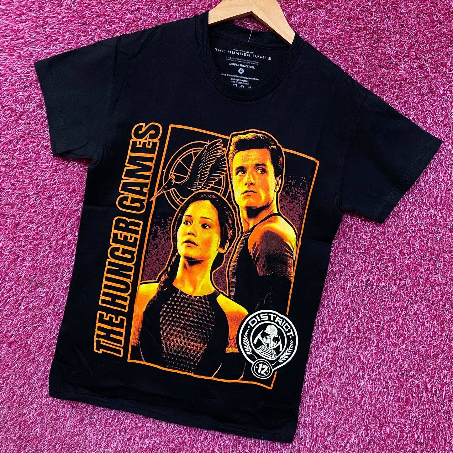 The Hunger Games Katniss & Peeta District 12 Graphic T-Shirt Small