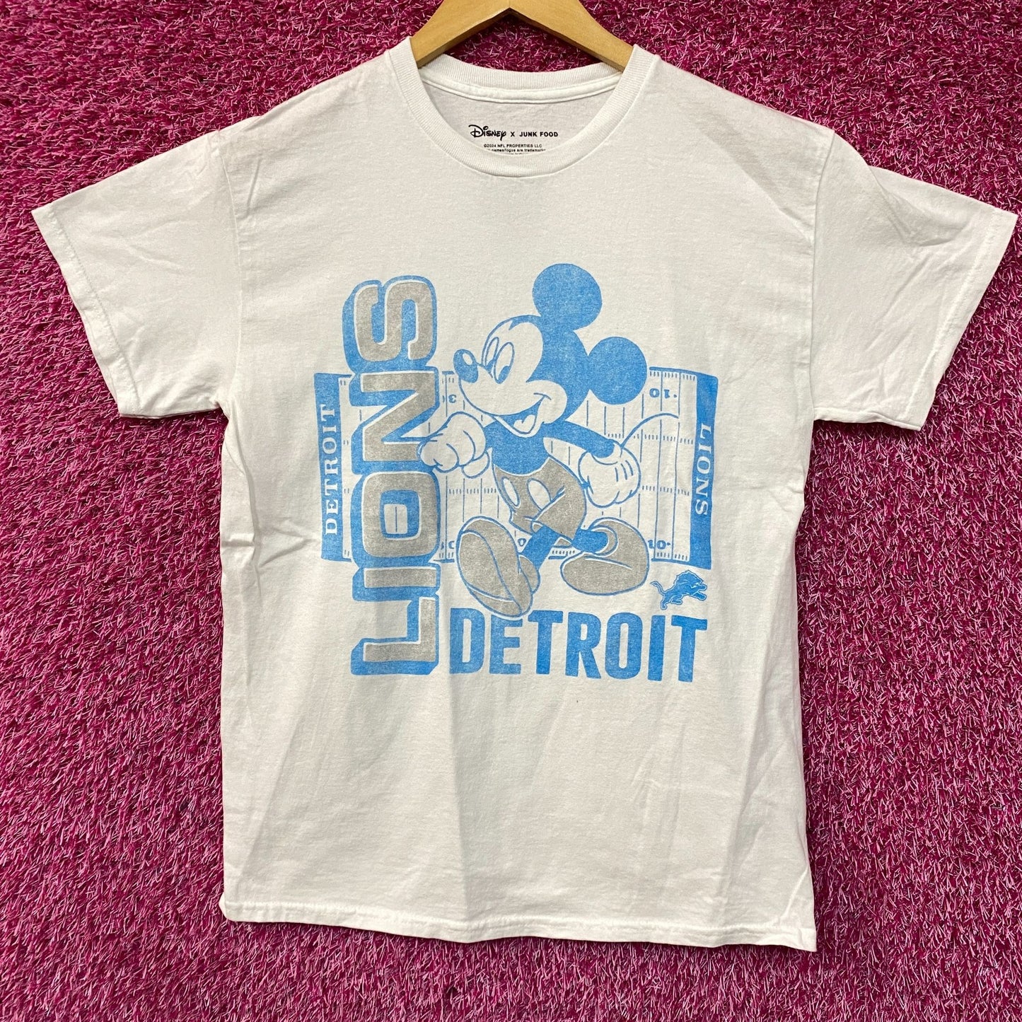 Disney x Junk Food NFL Detroit Lions Mickey Mouse Field T-Shirt Small