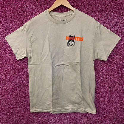 Hooters Portland "City of Roses" Graphic T-Shirt Medium