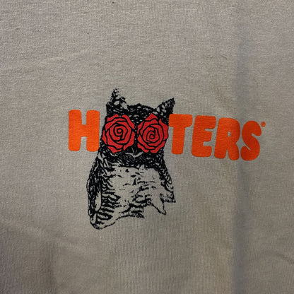 Hooters Portland "City of Roses" Graphic T-Shirt Medium