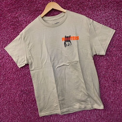 Hooters Portland "City of Roses" Graphic T-Shirt Medium