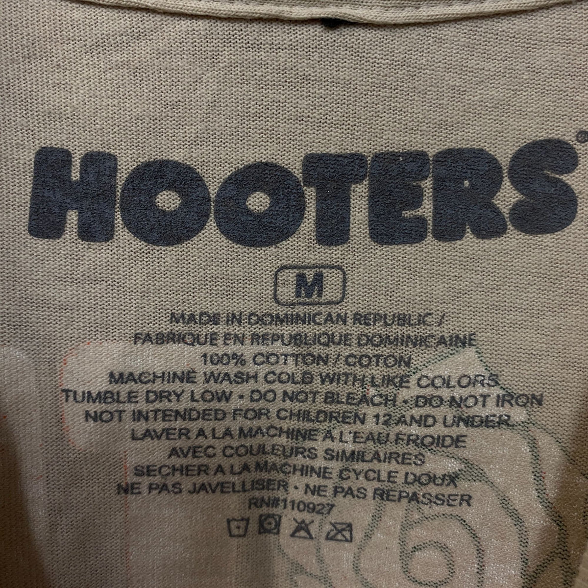 Hooters Portland "City of Roses" Graphic T-Shirt Medium