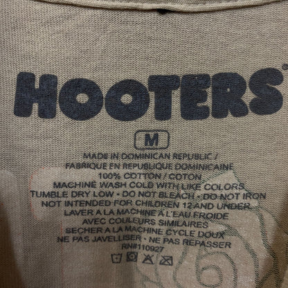 Hooters Portland "City of Roses" Graphic T-Shirt Medium