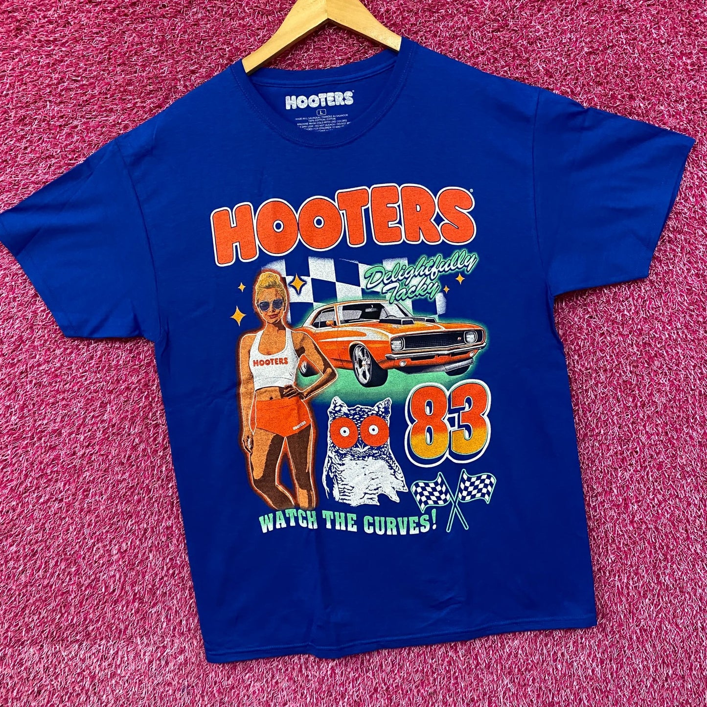 Hooters Delightfully Tacky Racing 83 Watch The Curves T-shirt Large