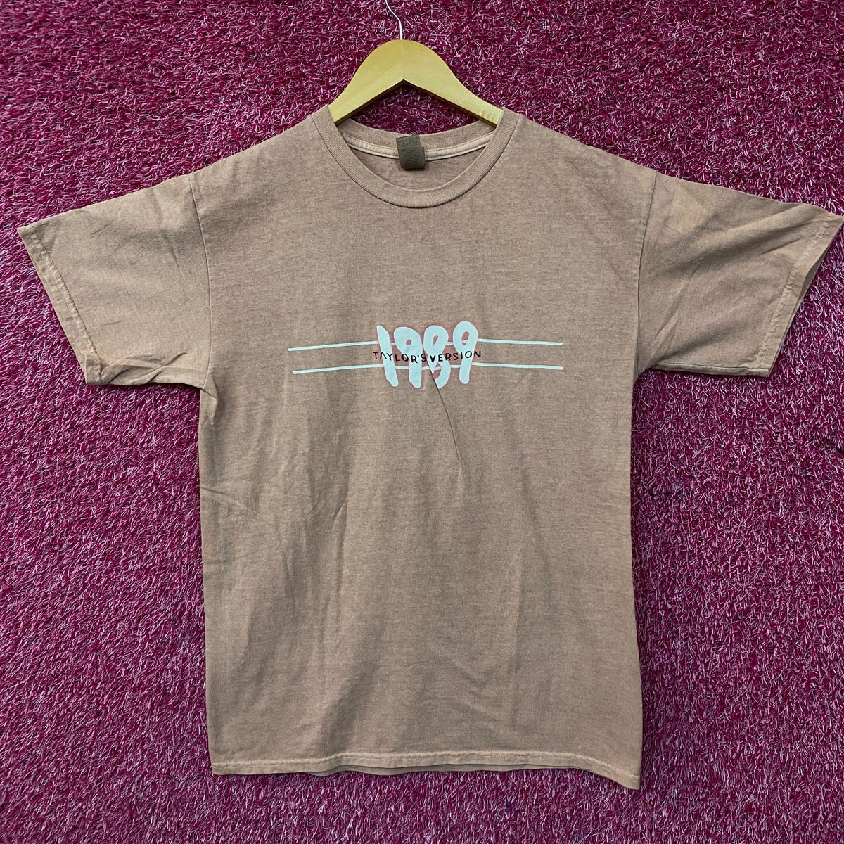 Taylor Swift 1989 Graphic T-Shirt Medium