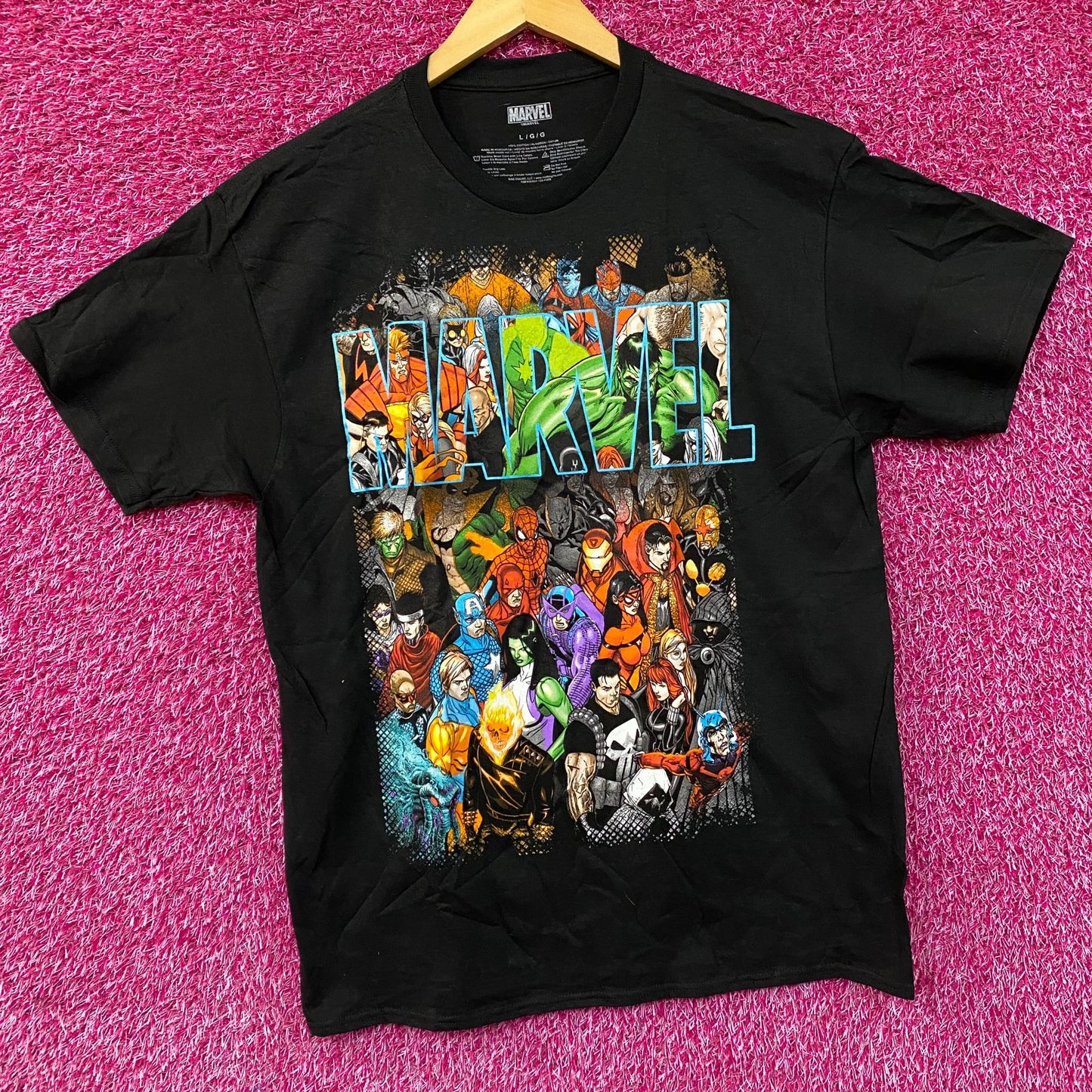 Marvel Super Hero Group Shot Graphic Design T-Shirt large