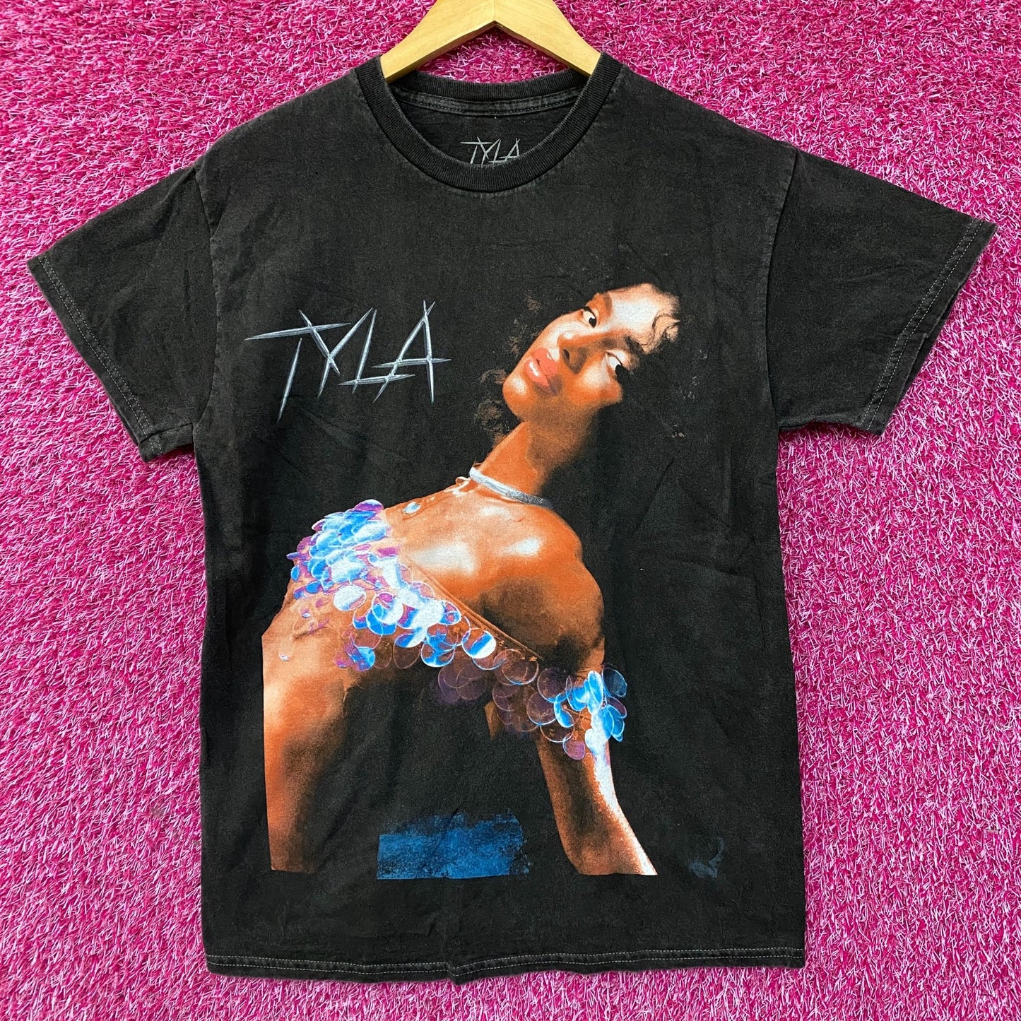 Tyla Water Art Album Poster T-Shirt Small