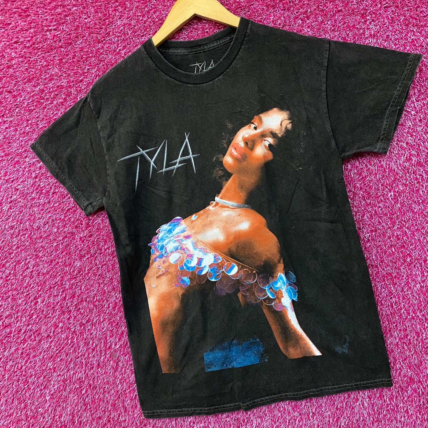 Tyla Water Art Album Poster T-Shirt Small