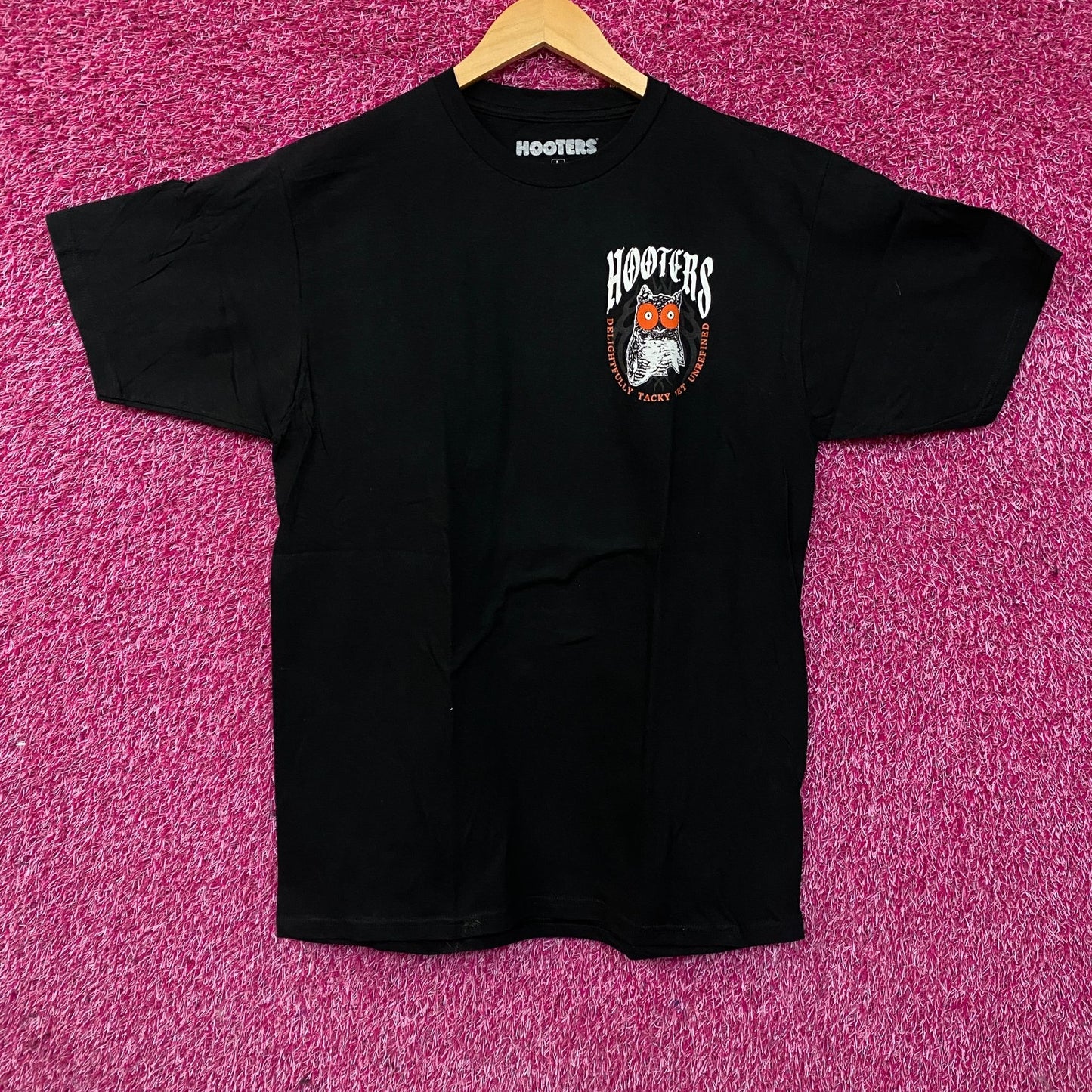 Hooters Praise Happy Hour Graphic T-Shirt Large