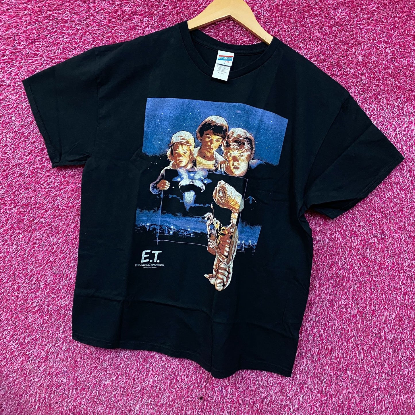 Junk Food E.T. Extra-Terrestrial Graphic Photograph T-Shirt Large