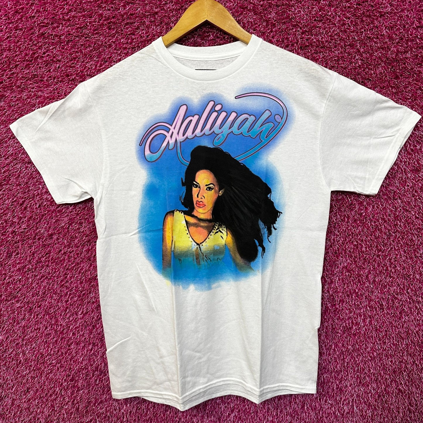 Aaliyah Queen Of RnB Airbrush Tshirt size Medium