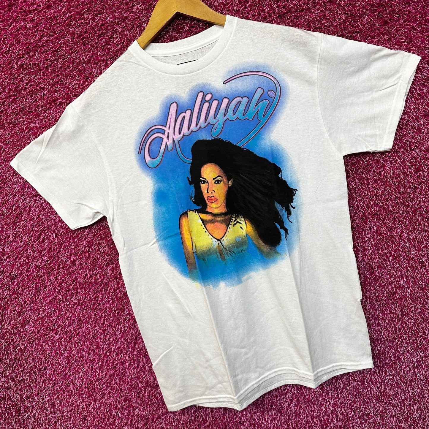 Aaliyah Queen Of RnB Airbrush Tshirt size Medium