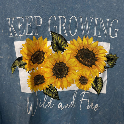 Rebellious One Keep Growing Wild and Free Women's Crop Large