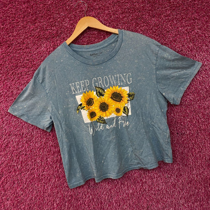 Rebellious One Keep Growing Wild and Free Women's Crop Large
