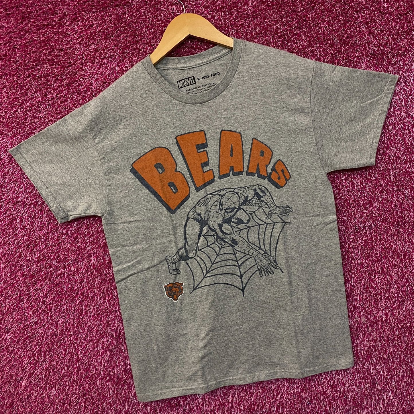 Junk Food Clothing x Marvel x NFL Chicago Bears Spider-Man Graphic T-Shirt Medium