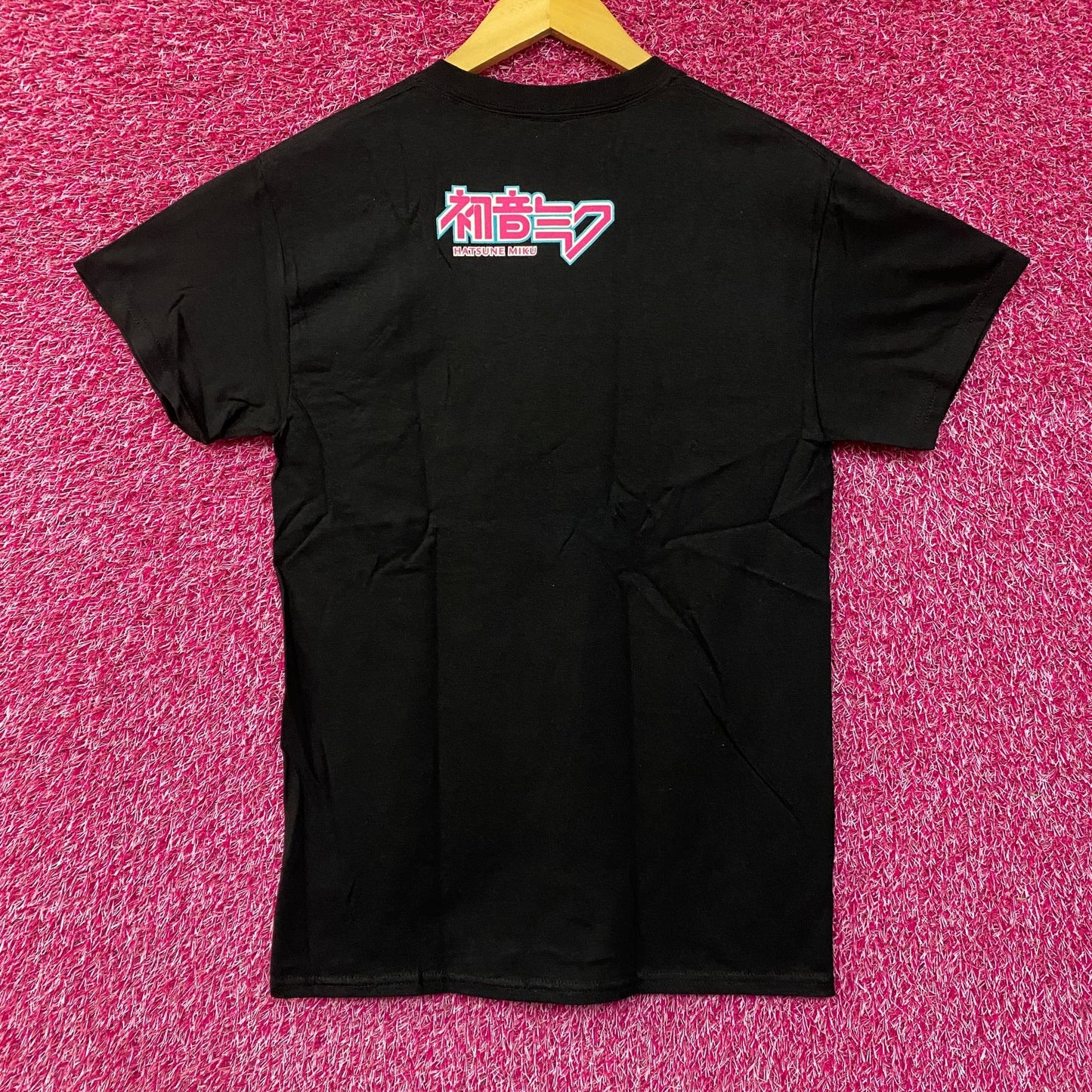 Hatsune Miku Power Up With Music T-Shirt size Extra Small