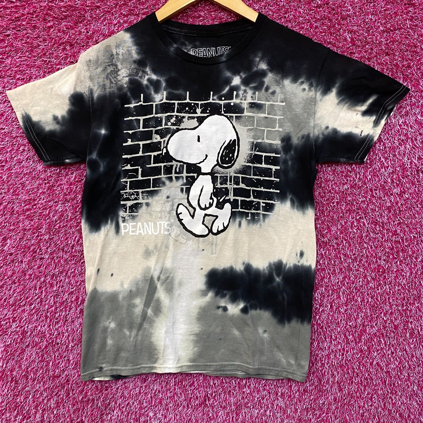 Peanuts Snoopy Wall Tie Dye T-Shirt Small