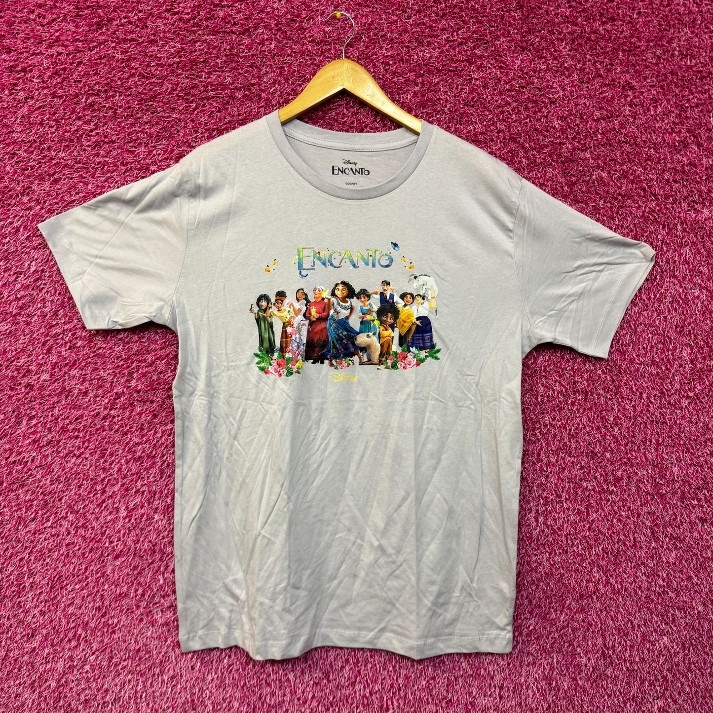 Disney's Encanto Familia Madrigal T-shirt size 2XL