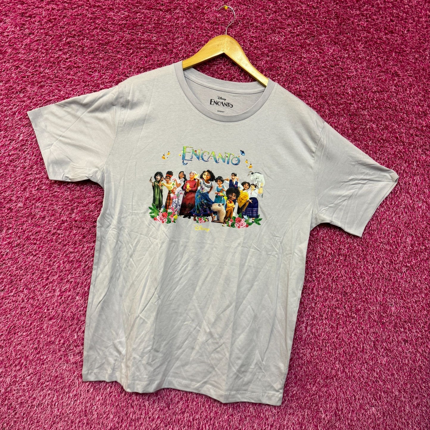 Disney's Encanto Familia Madrigal T-shirt size 2XL
