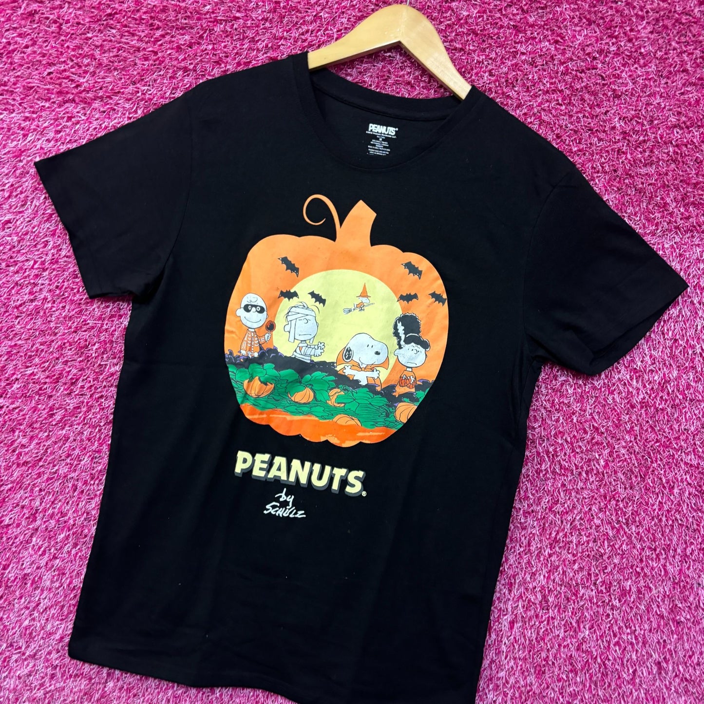 Peanuts the great pumpkins Tshirt size medium