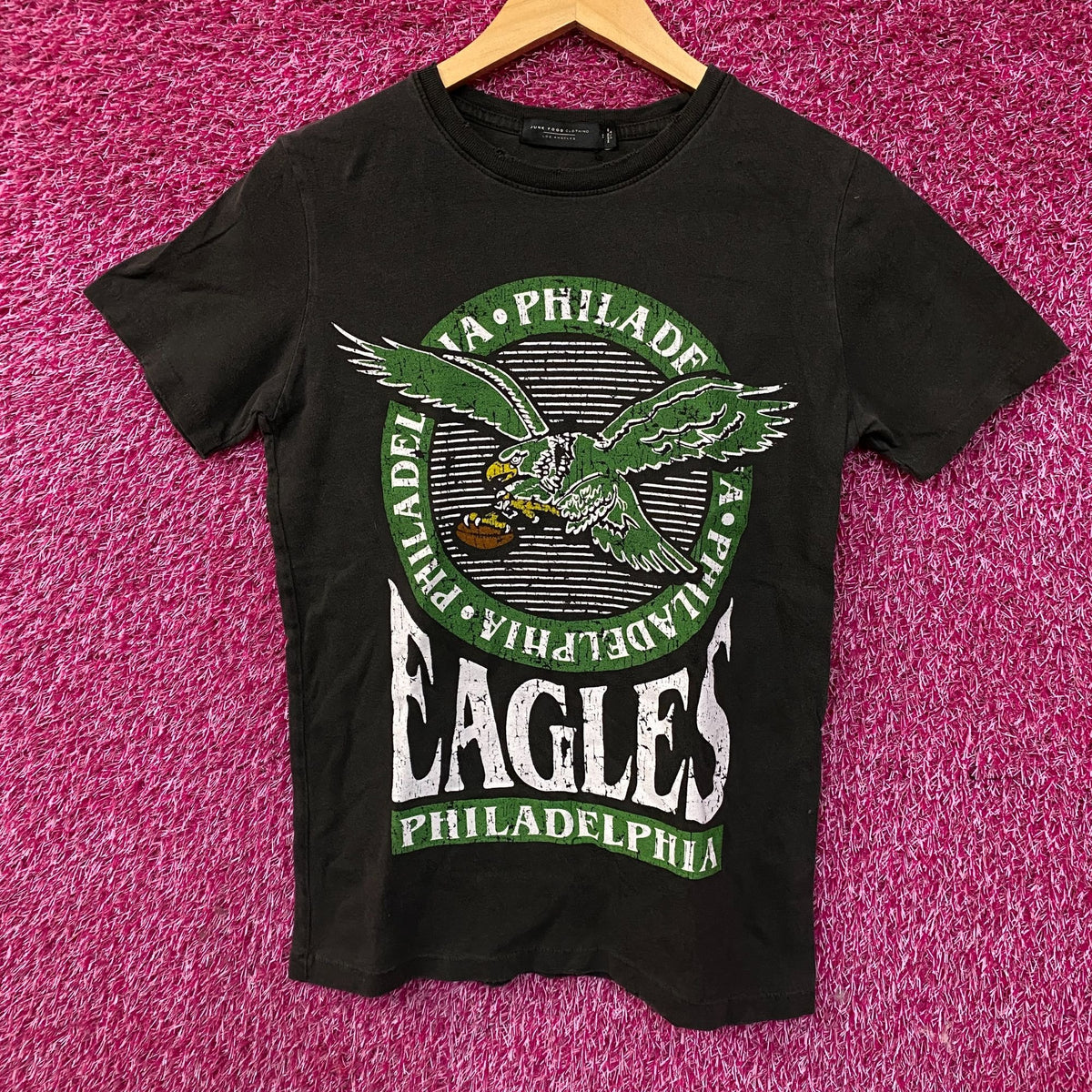 Junk Food Philadelphia Eagles Crest Tshirt size XS