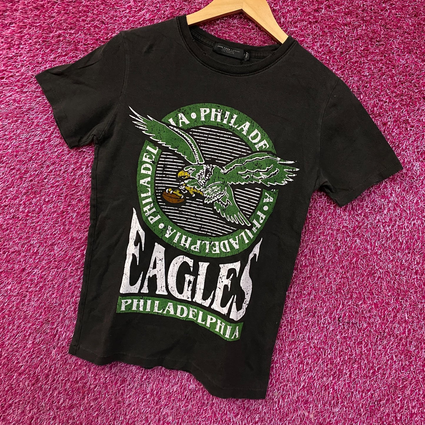 Junk Food Philadelphia Eagles Crest Tshirt size XS