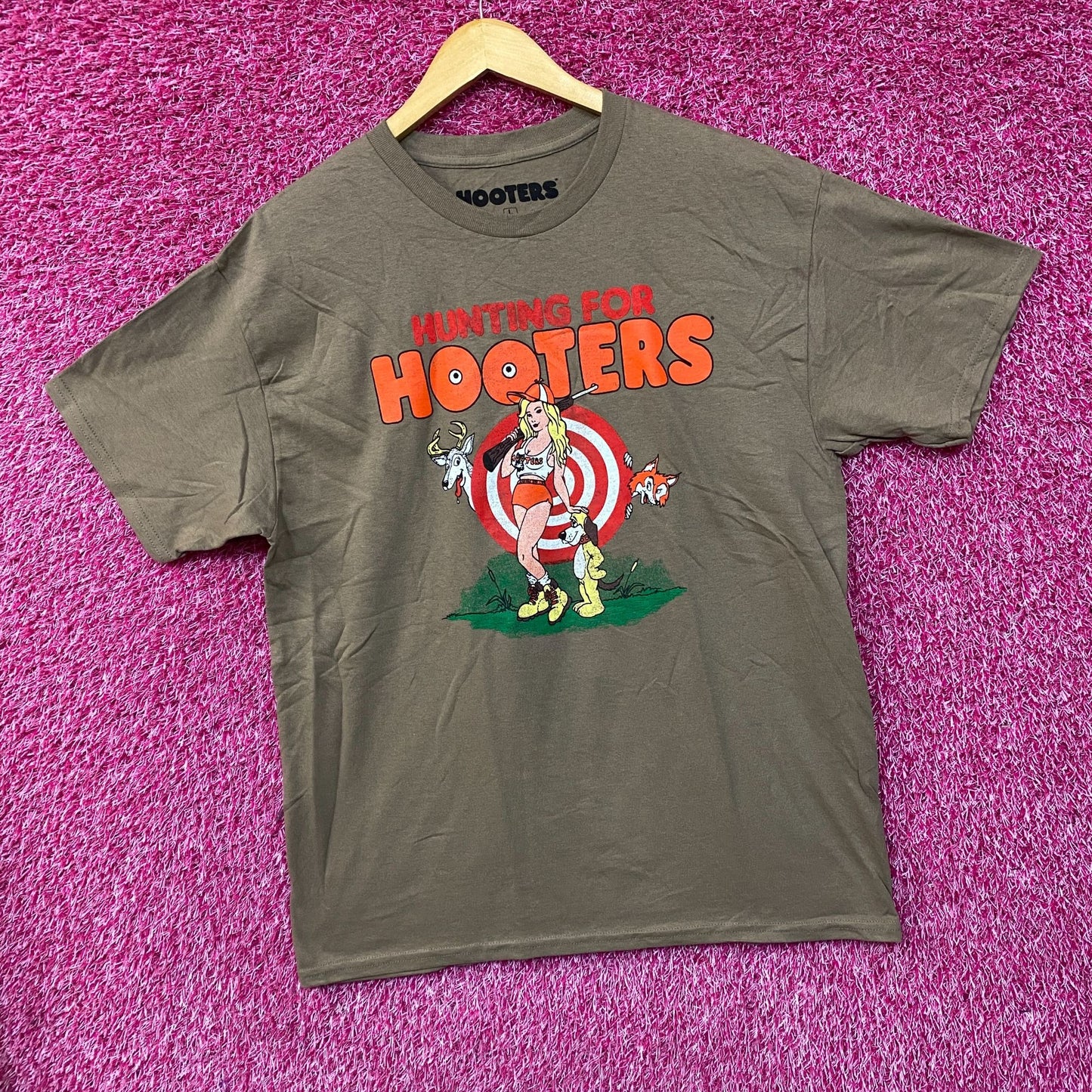 Hooters Hunting for Hooters Vintage Style T-shirt Large