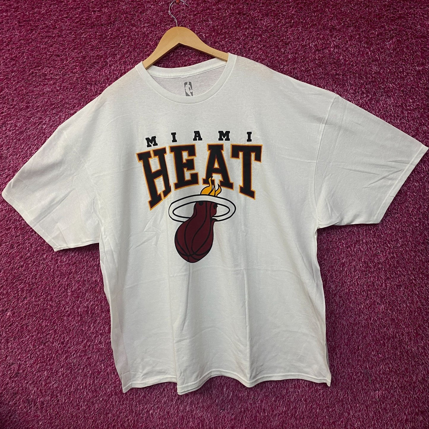Miami Heat NBA Basketball Flaming Ball Logo T-shirt Size 4