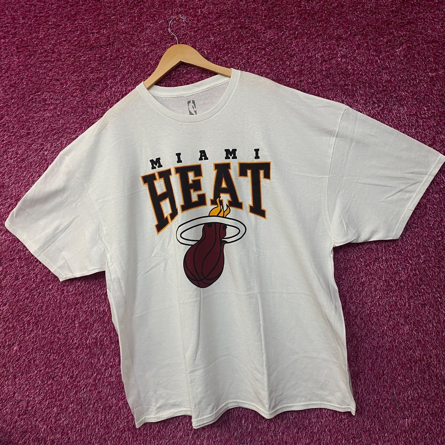 Miami Heat NBA Basketball Flaming Ball Logo T-shirt Size 4