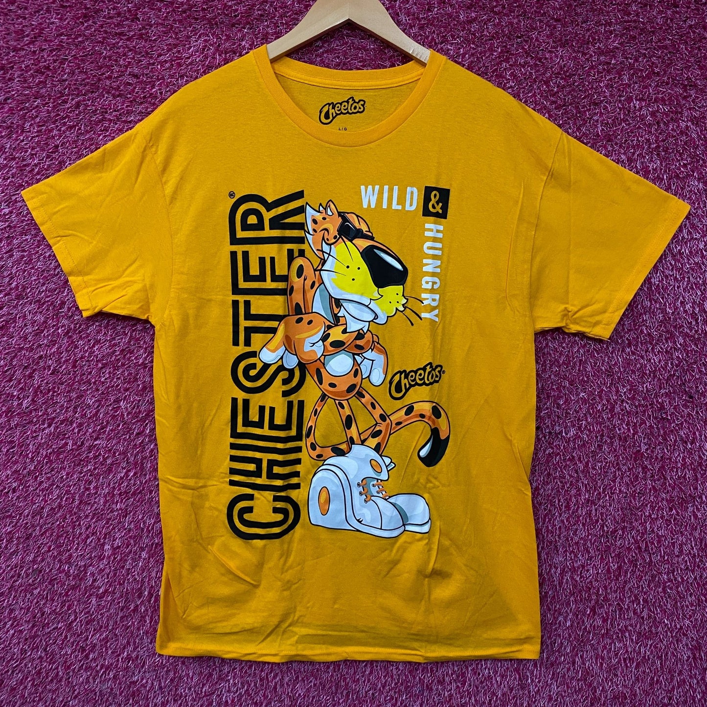 Cheetos "Wild & Hungry" Chester Cheetah Graphic T-Shirt Large