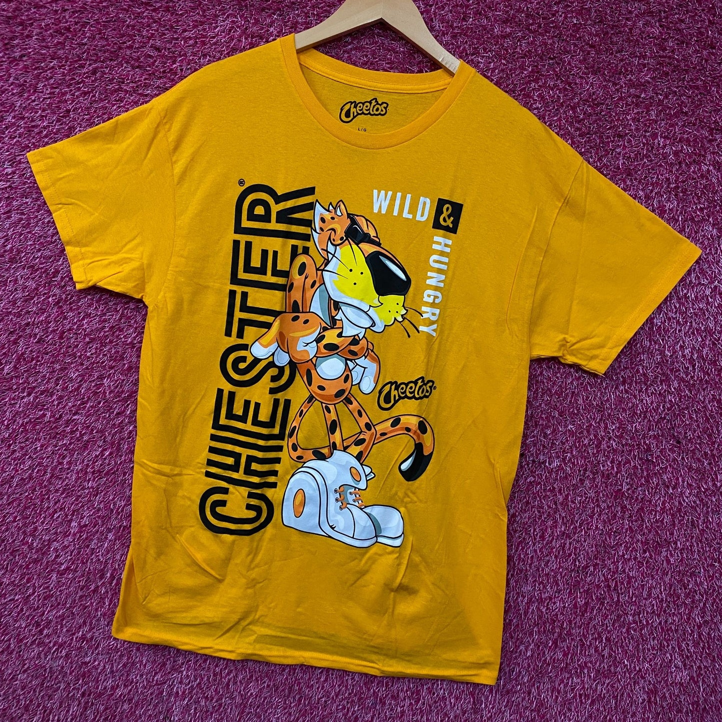 Cheetos "Wild & Hungry" Chester Cheetah Graphic T-Shirt Large