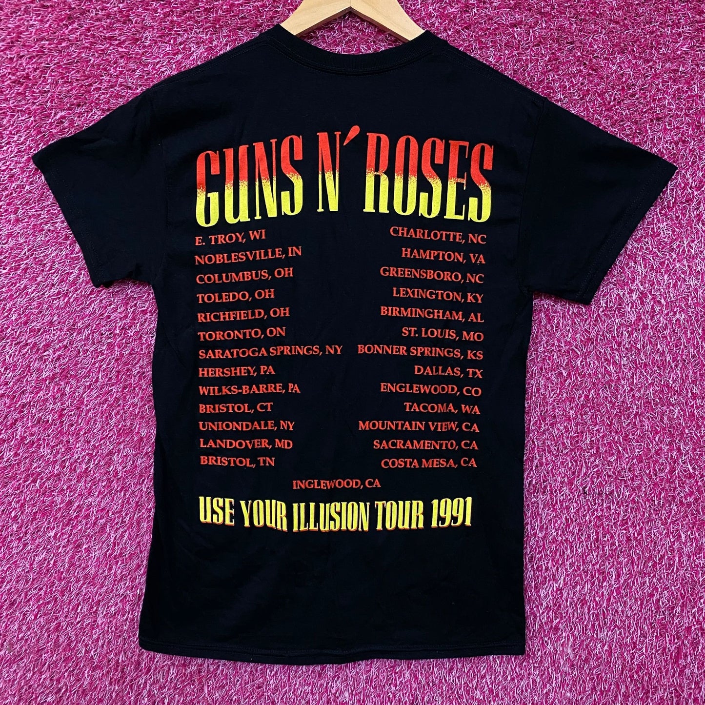 Guns N' Roses Use Your Illusion 1991 Tour Rock T-Shirt Small