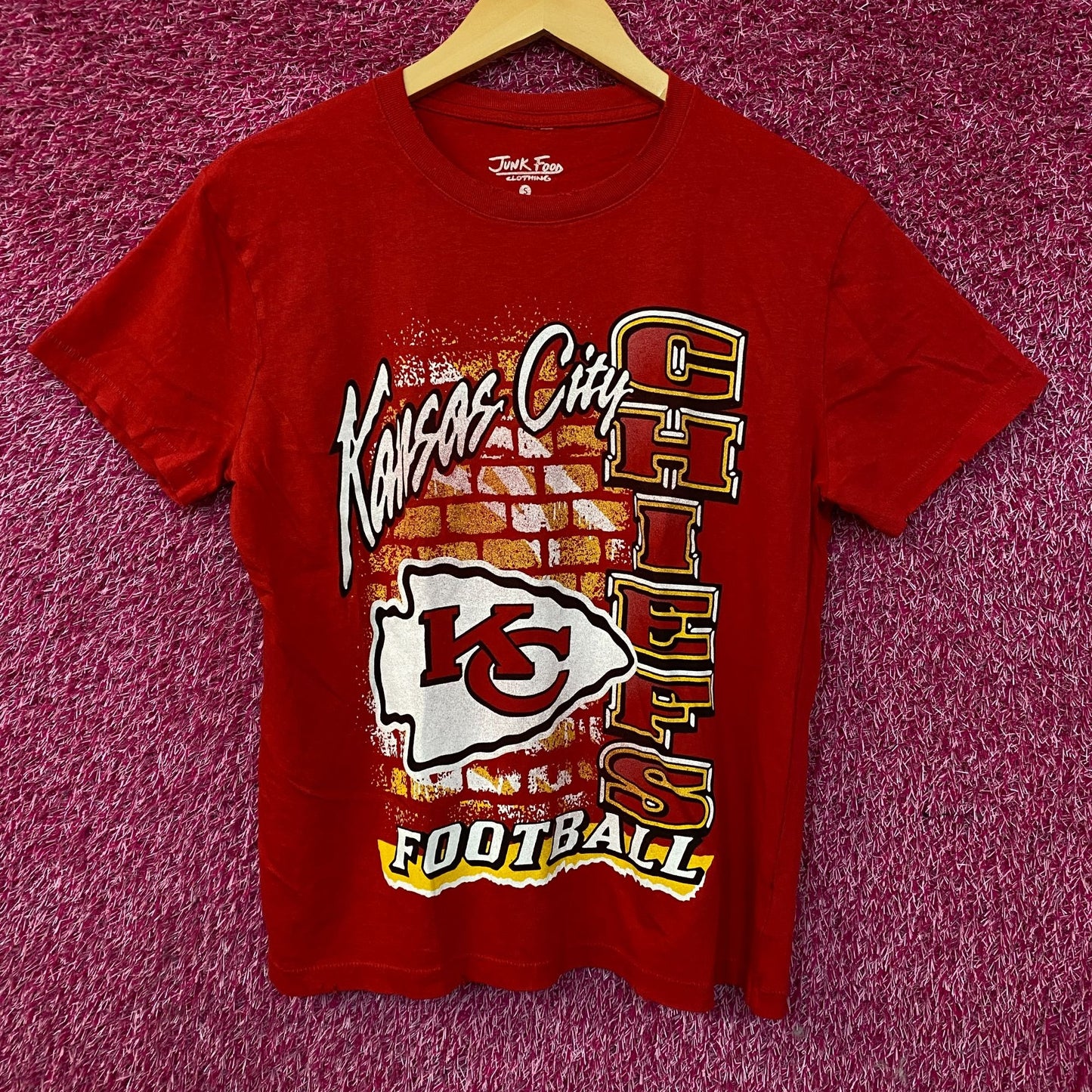 Junk Food Clothing Women's Kansas City Chiefs Logo T-Shirt Small
