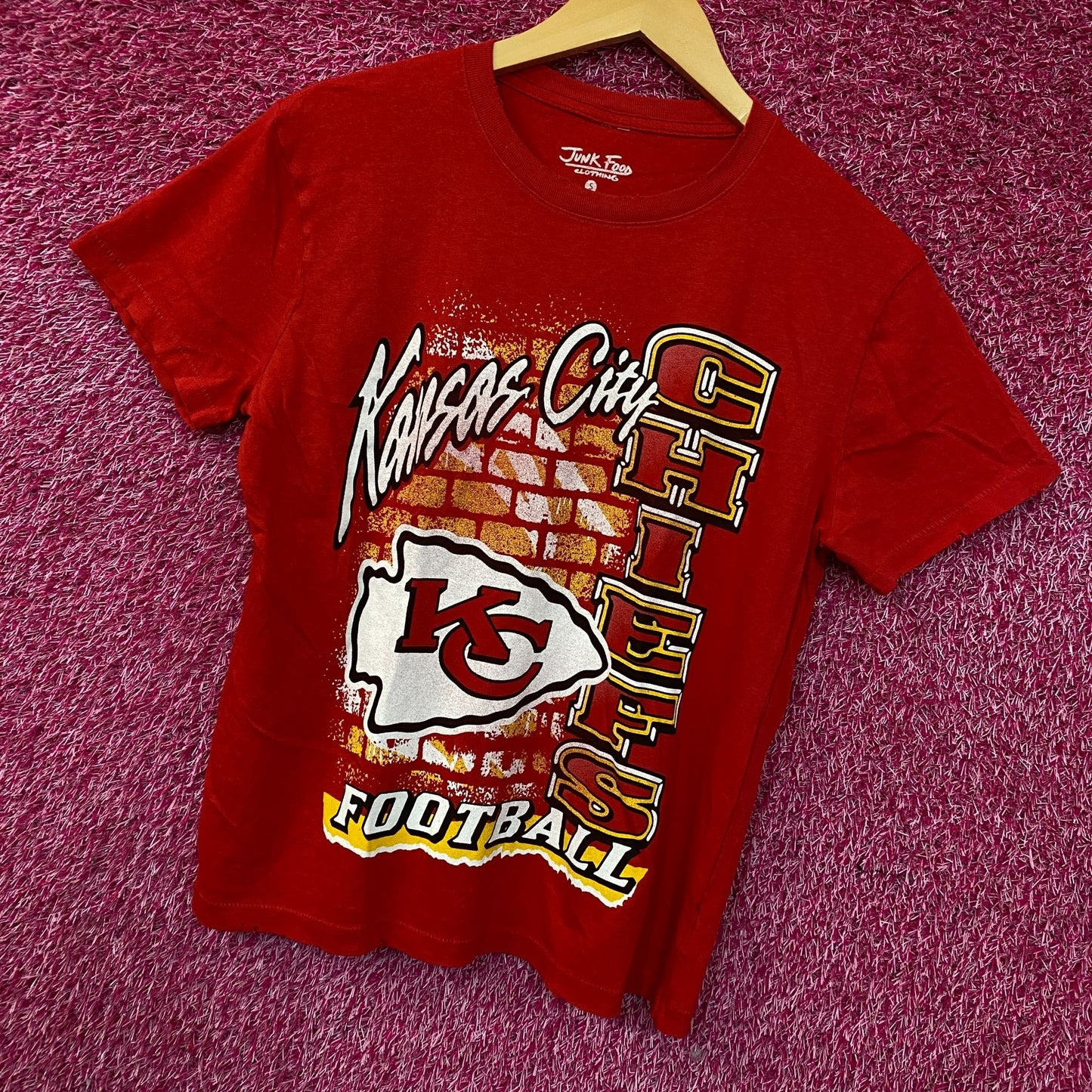 Junk Food Clothing Women's Kansas City Chiefs Logo T-Shirt Small