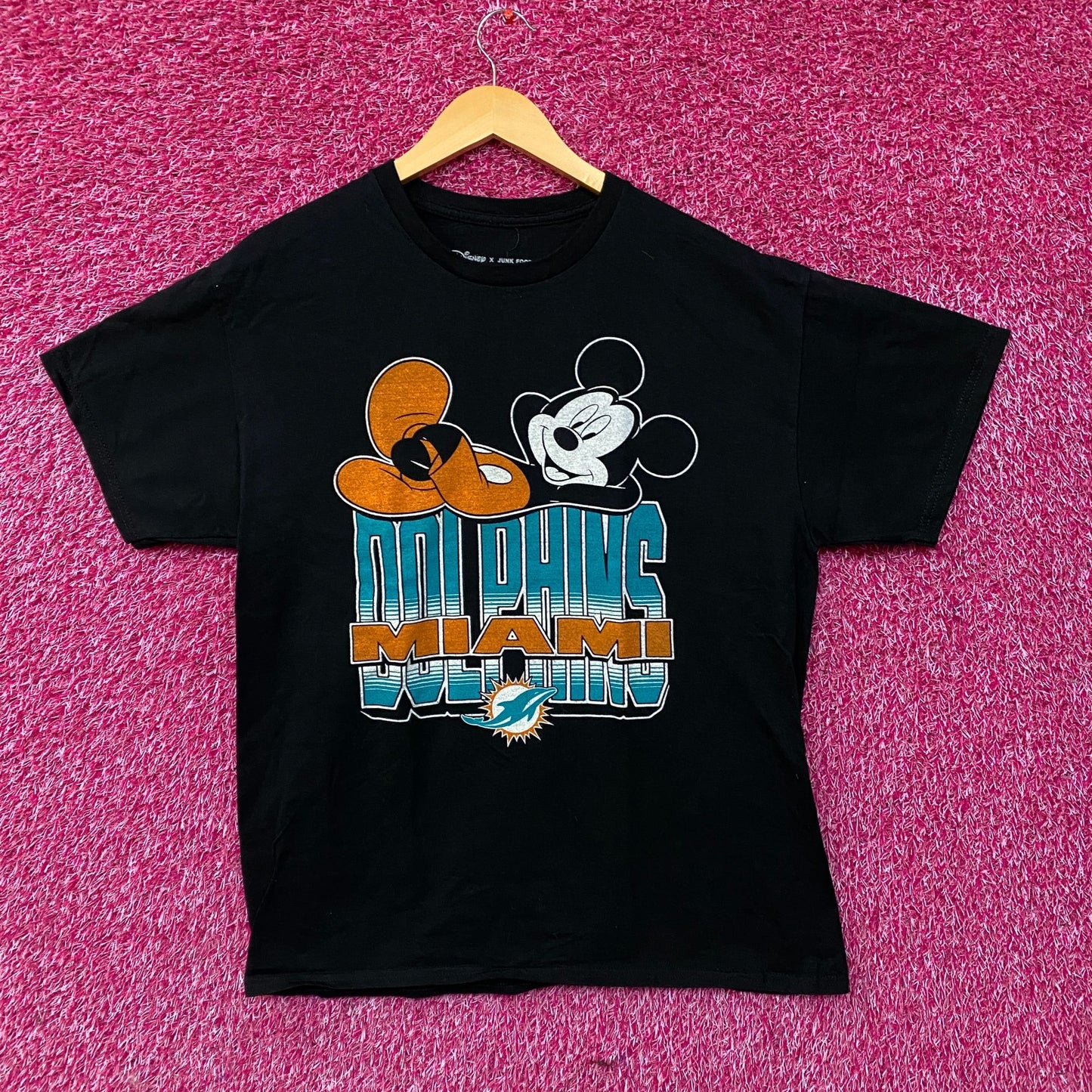 Disney x Junk Food NFL Miami Dolphins Mickey Mouse Kick Back T-Shirt Medium