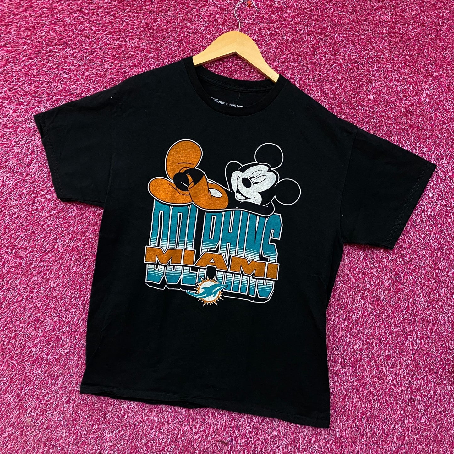 Disney x Junk Food NFL Miami Dolphins Mickey Mouse Kick Back T-Shirt Medium