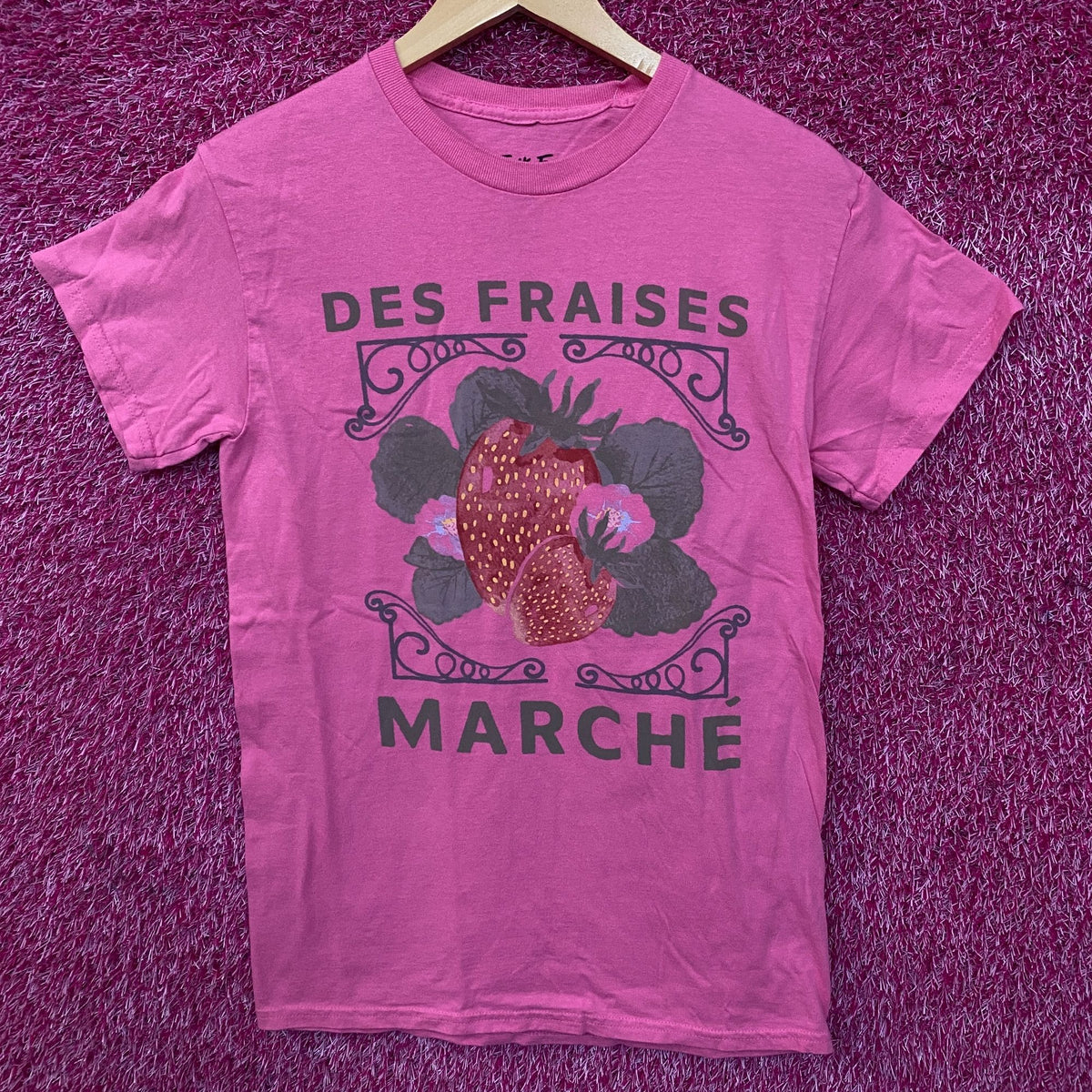 Junk Food Des Fraises Marché Cute Graphic T-Shirt XS