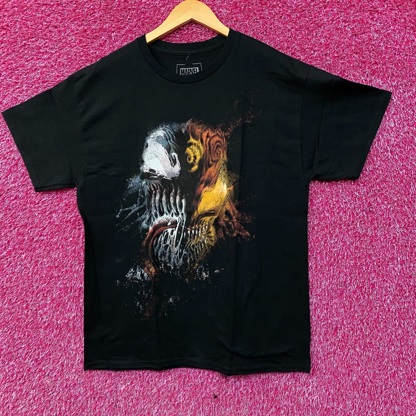 Marvel Venom vs. Carnage Battle of Symbiotes Tee Large