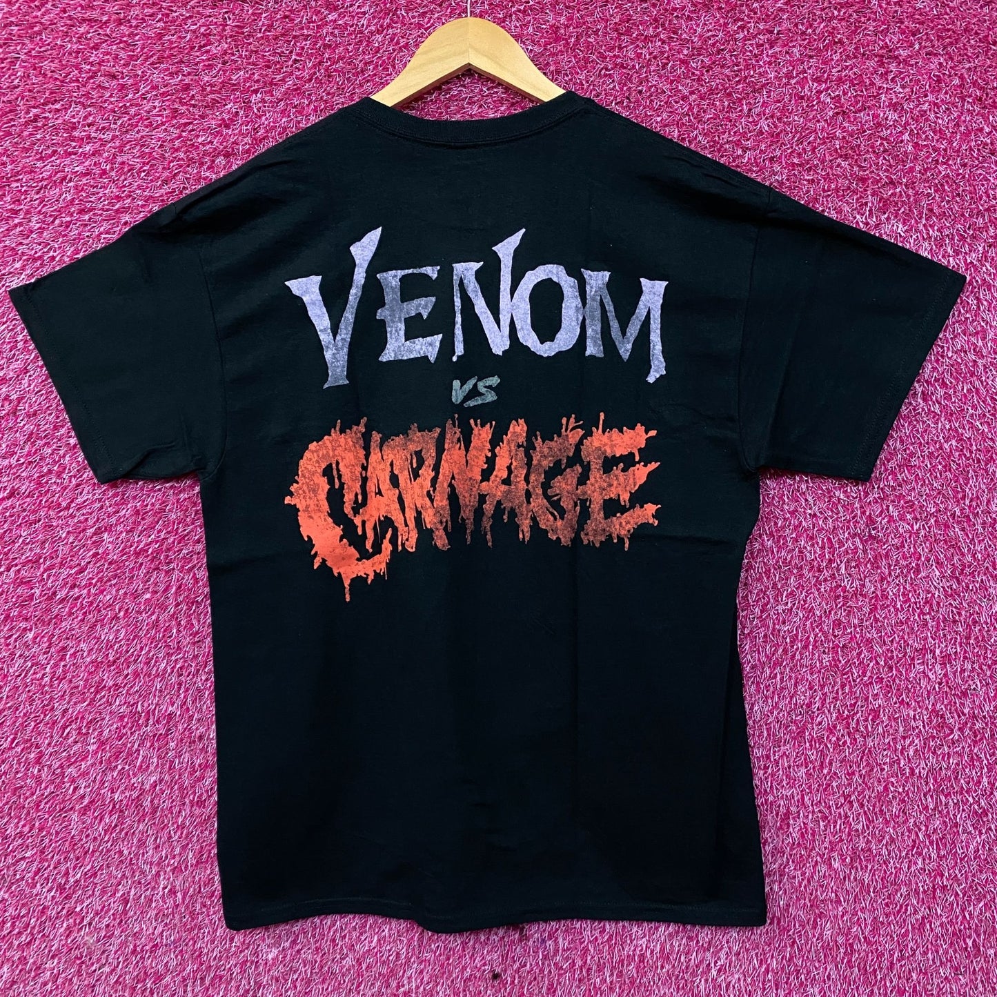 Marvel Venom vs. Carnage Battle of Symbiotes Tee Large