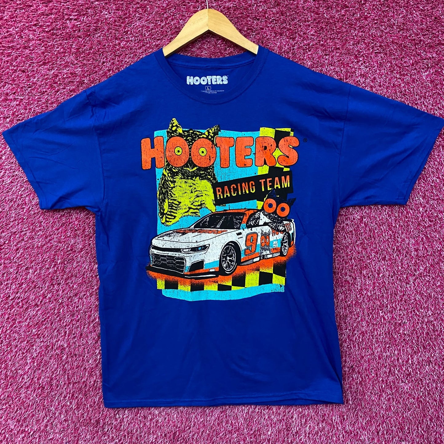 Hooters Racing Team Race Car Number 9 Graphic Design T-Shirt Large