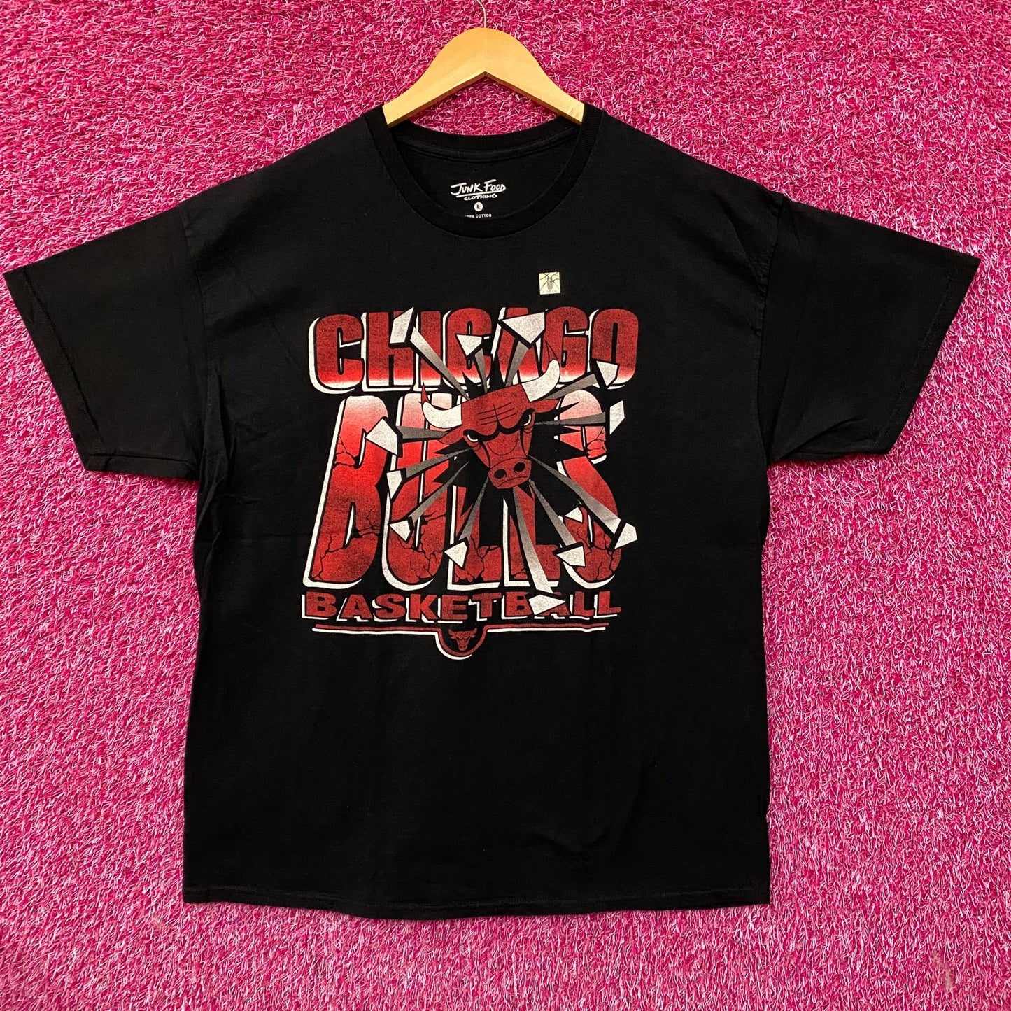 Junk Food Clothing Chicago Bulls Break Through Graphic T-Shirt Large