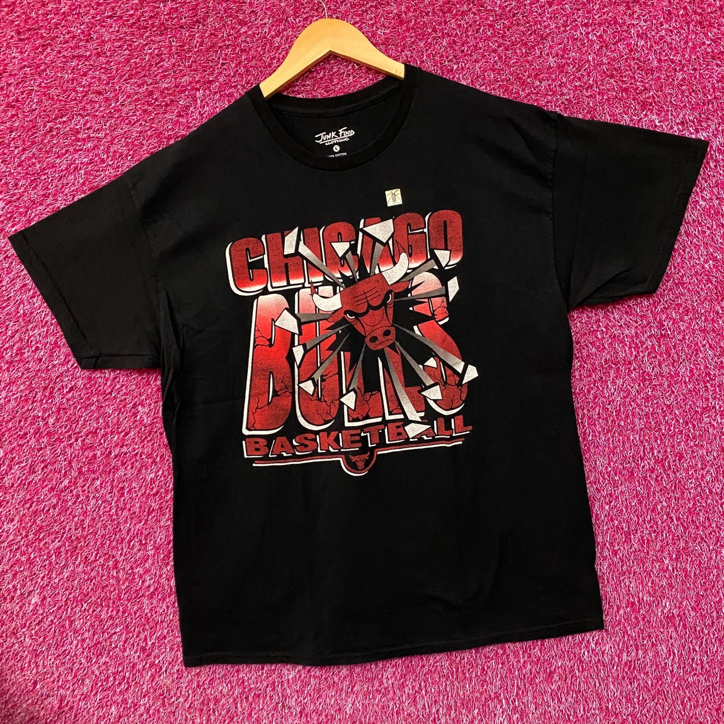 Junk Food Clothing Chicago Bulls Break Through Graphic T-Shirt Large