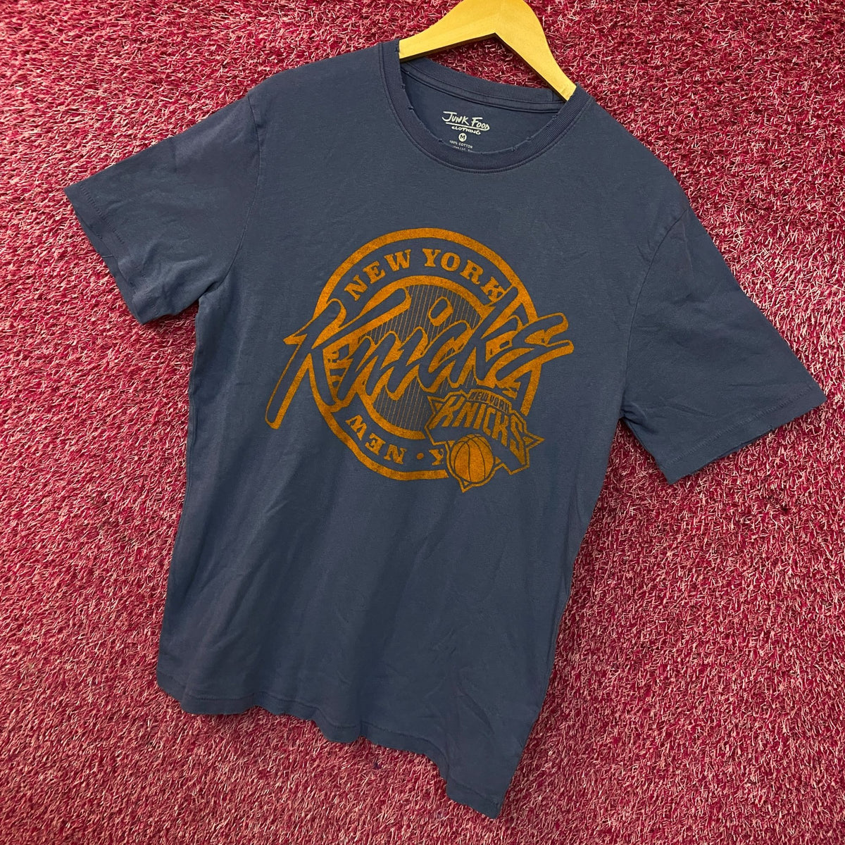 Junk Food Clothing New York Knicks Crest Vintage T-Shirt Medium