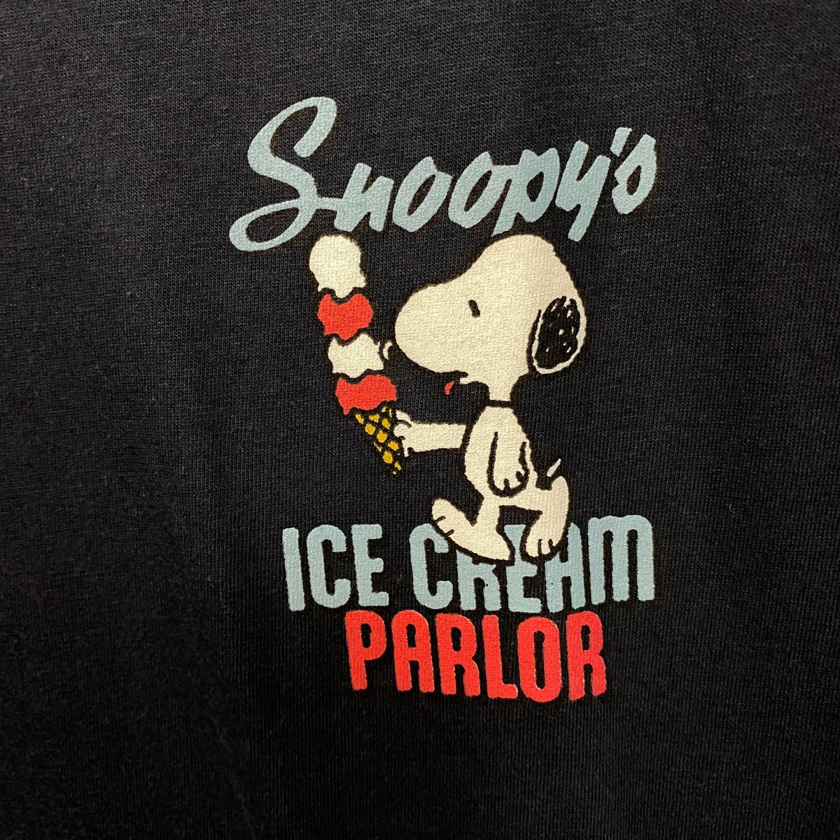 Peanuts Snoopy Ice Cream Parlor Graphic Tee Medium