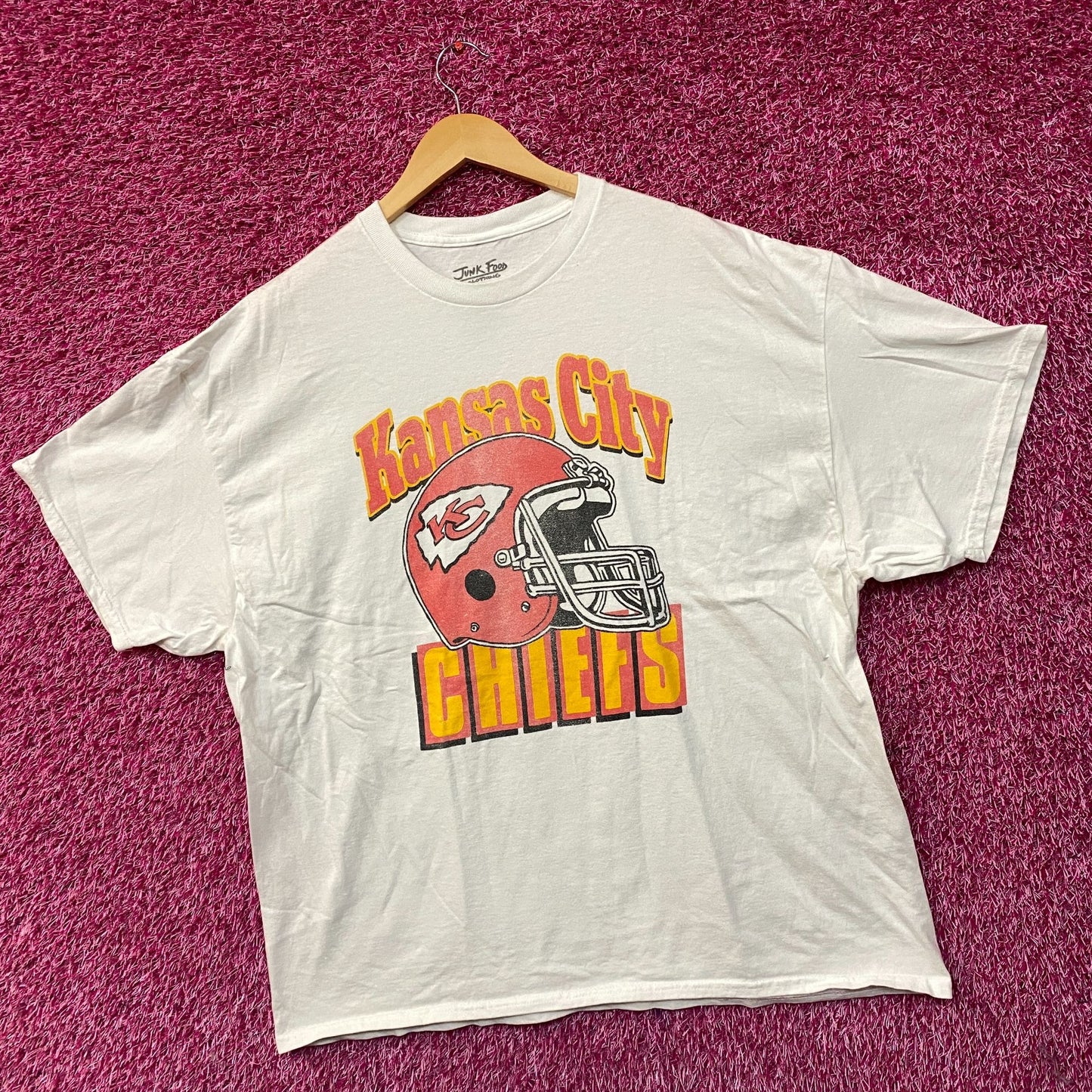 NFL Kansas City Chief Vintage Style Helmet Logo Football T-Shirt XL