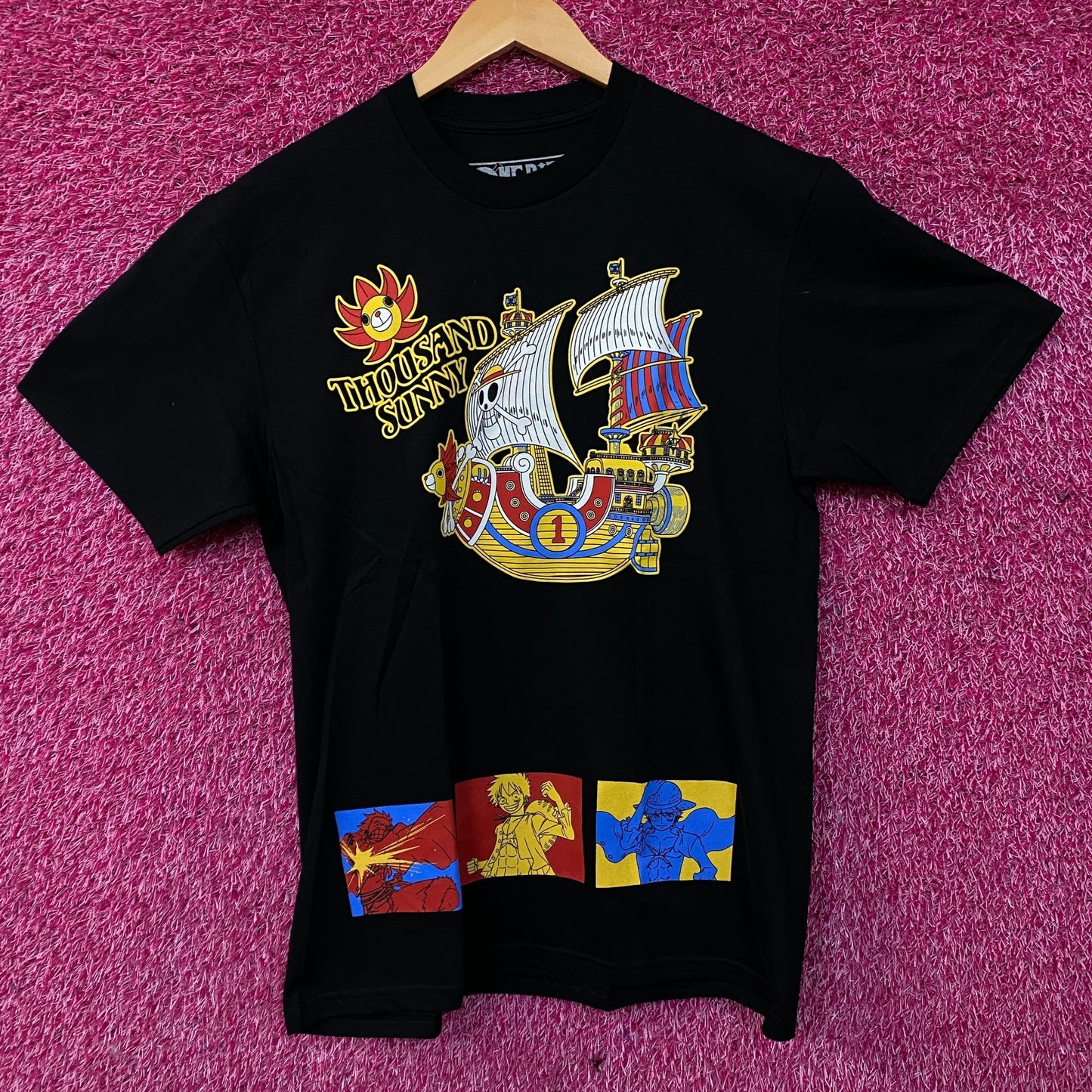 One Piece Thousand Sunny Straw Hat Anime T-Shirt Medium